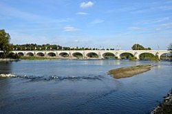 Pont_Wilson_sur_la_Loire_a_Tours_DSC_0455.jpg